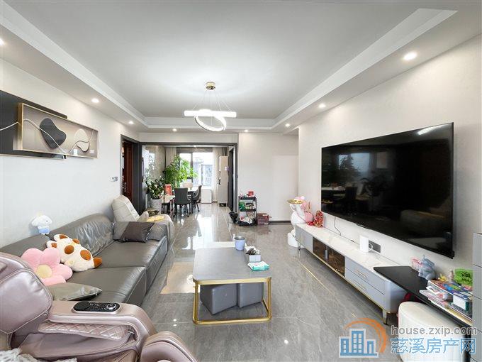 悦华府  精装边套 全天采光 满两年