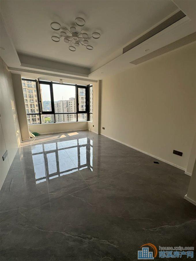 鸣北小区103平150万带车位全新精装修