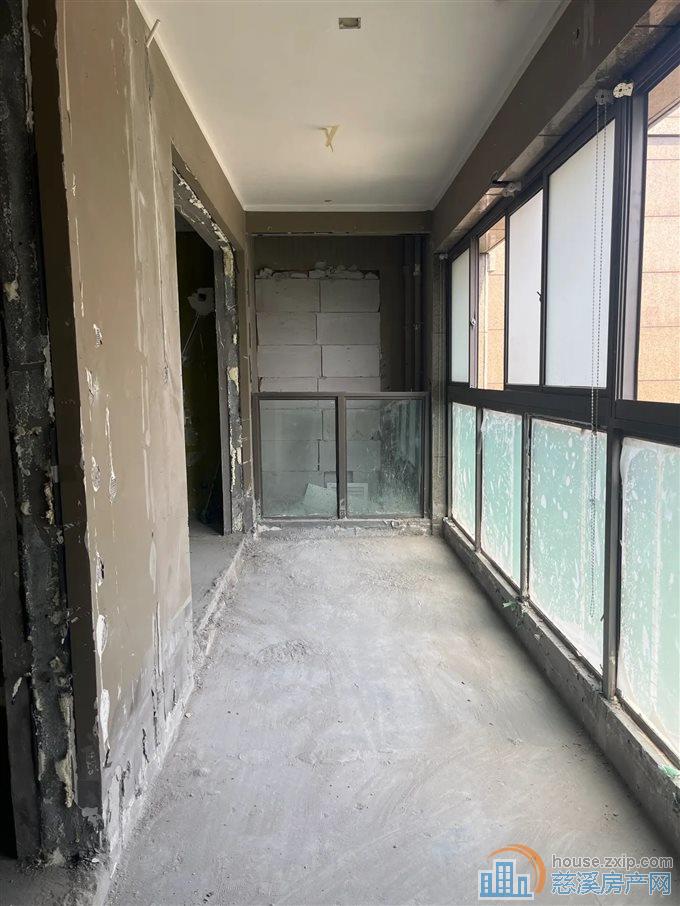 悦华府 白坯 142平方215万 低总价