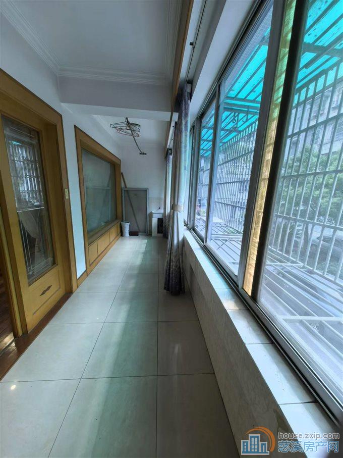 金东北苑135平110万带大车库精装