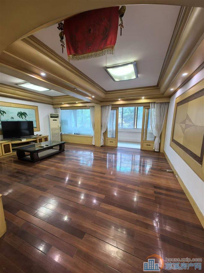 金东北苑135平110万带大车库精装