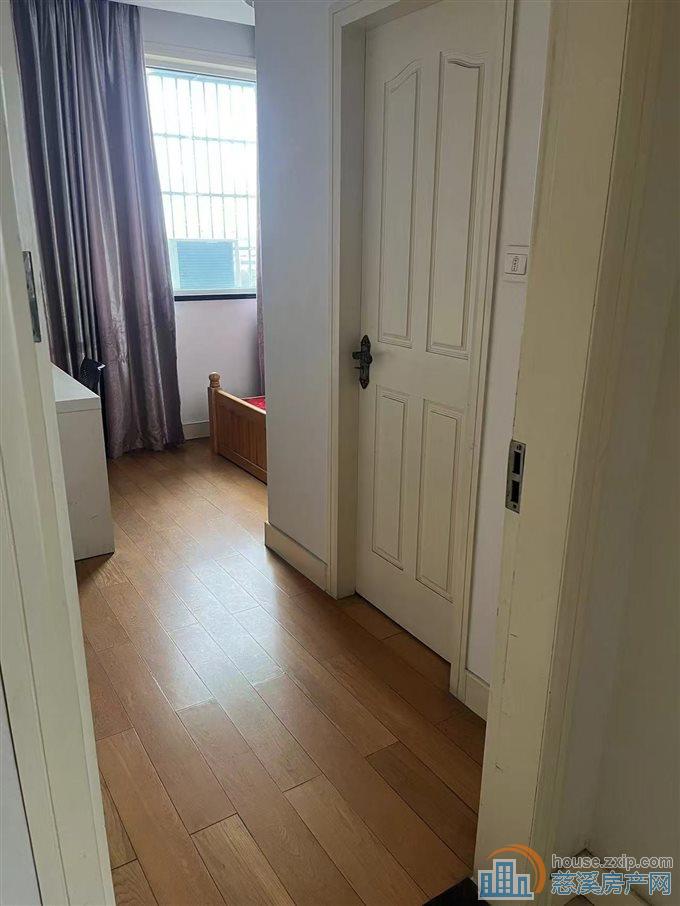 景观花苑南苑11楼105平新装152万