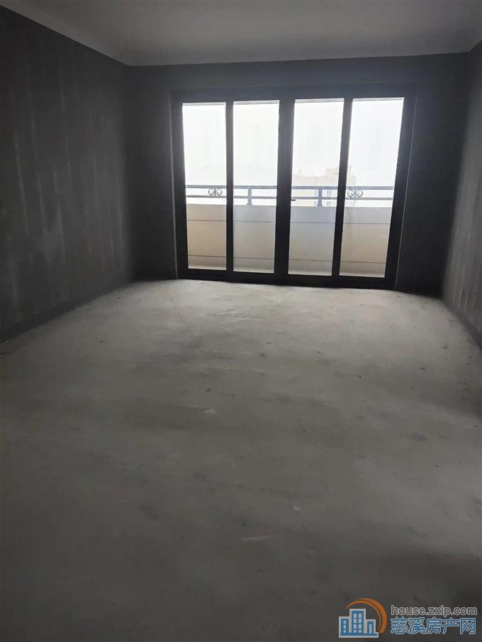 江滨之城147.45平171万送车位