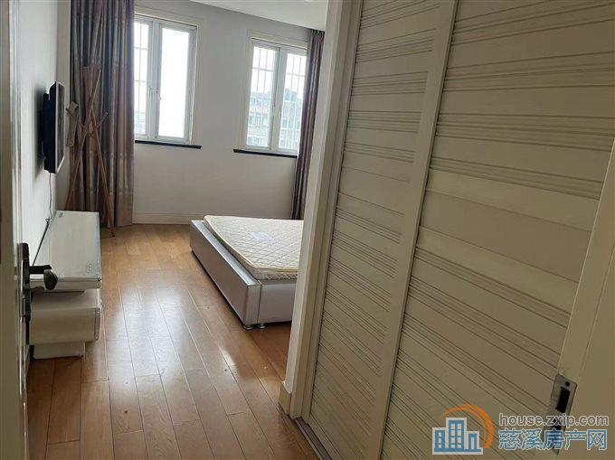 景观花苑南苑11楼105平新装152万