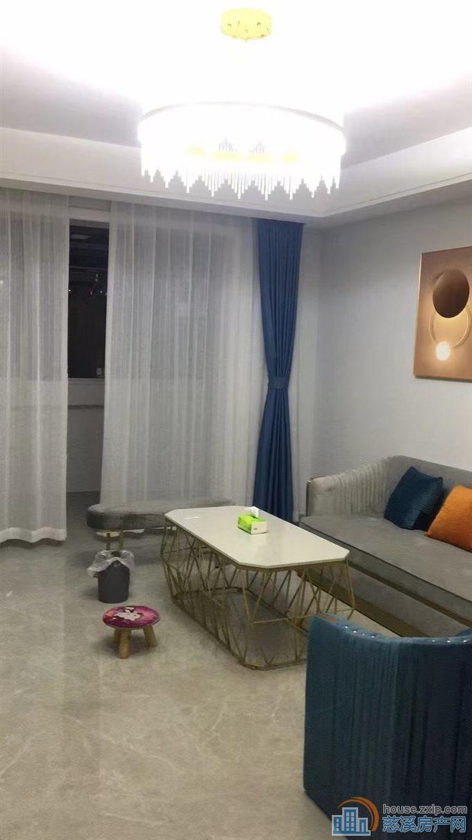 景观花苑南苑11楼105平新装152万