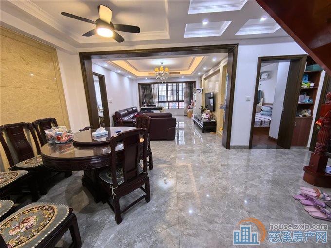 星光家园174.09平130.8万带路台