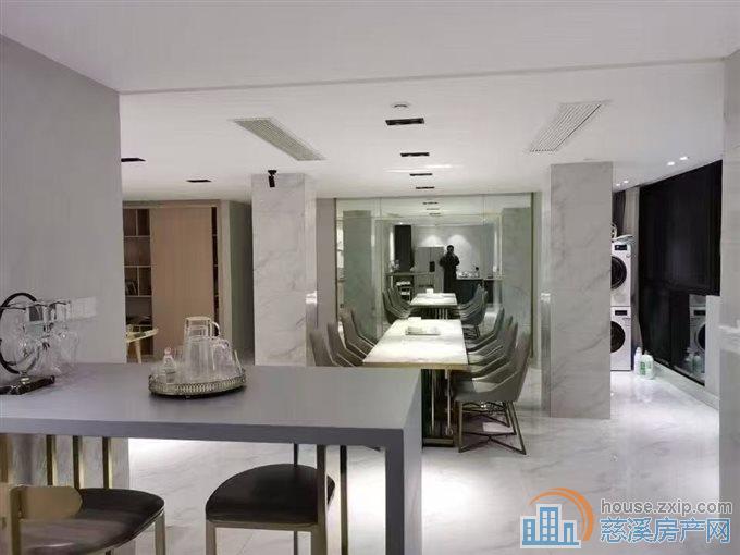 伊顿花苑207平精装拎包入住228万
