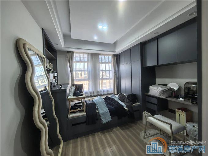 上笆里花苑 精装修 带车位 满两年