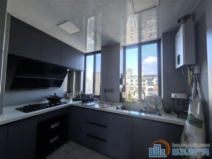 上笆里花苑141平168万精装带车位