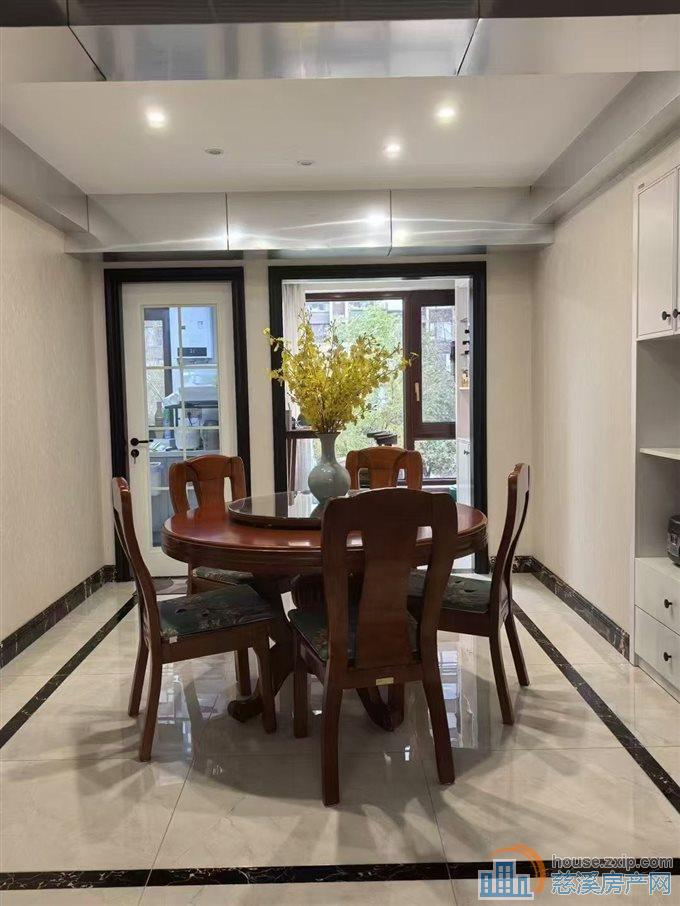 金仕华庭142平东边套精装带车位可读书