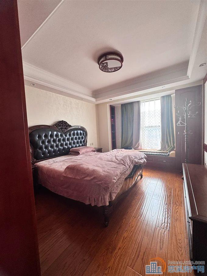 峙山庄园 满2年 精装修 带一个车位