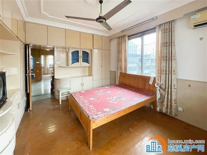 施山综合楼106平73万单价6千5