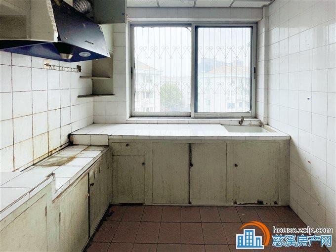 施山综合楼106平73万单价6千5