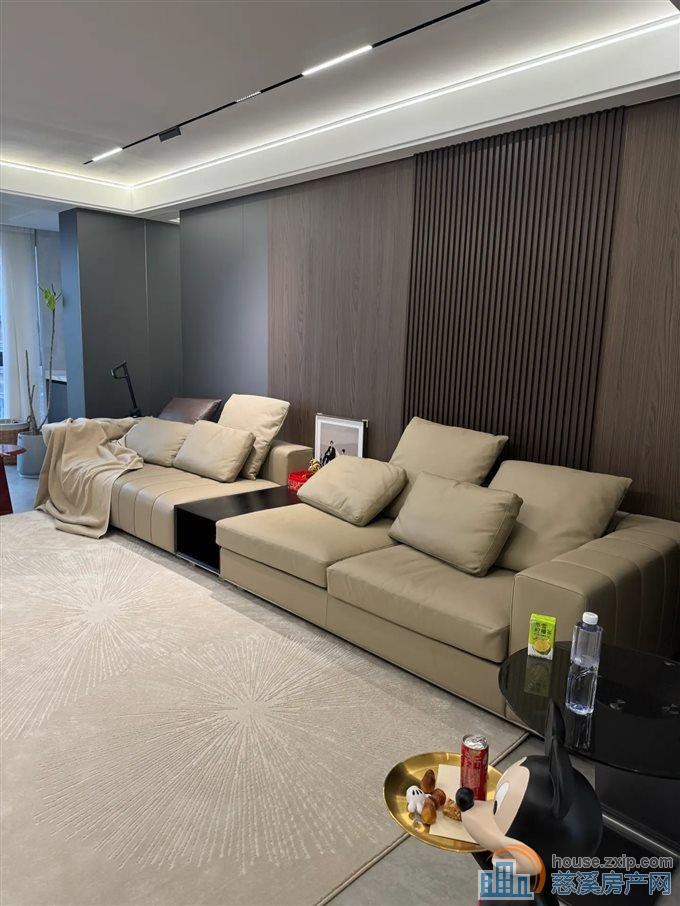 新上房源江滨之城196平豪装送车位满两年