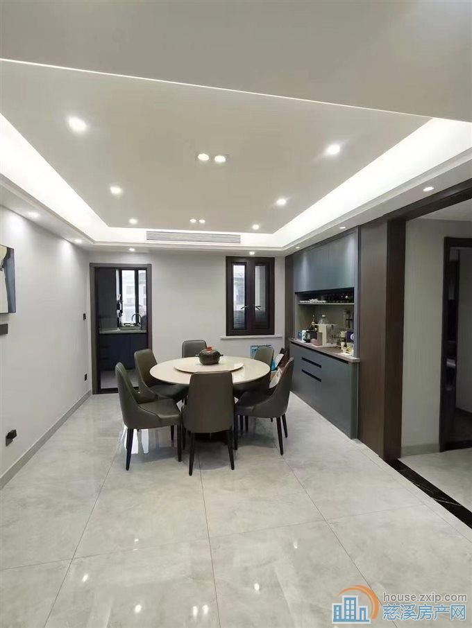 上笆里141平黄金楼层精装车位储藏间