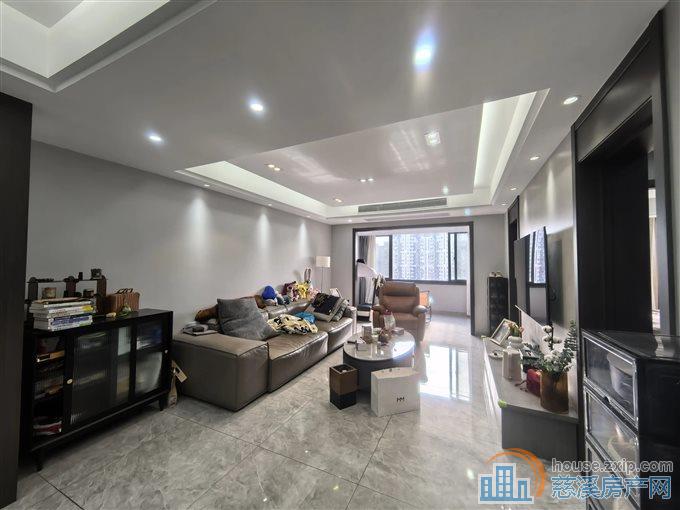 上笆里花苑 精装修 带车位 满两年