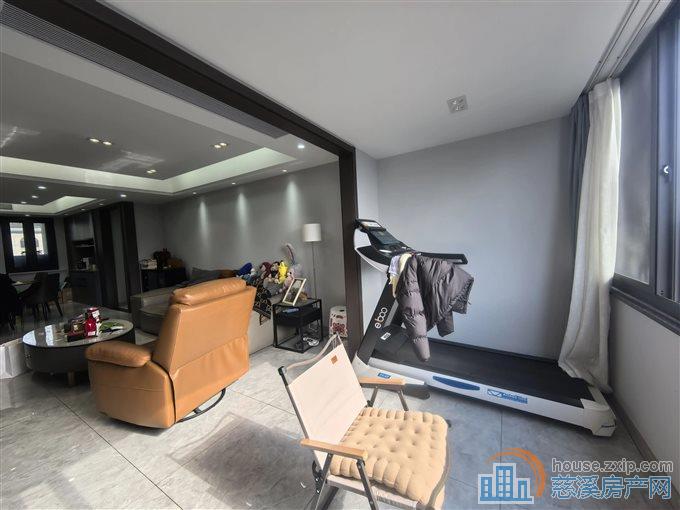 上笆里花苑141平168万精装带车位