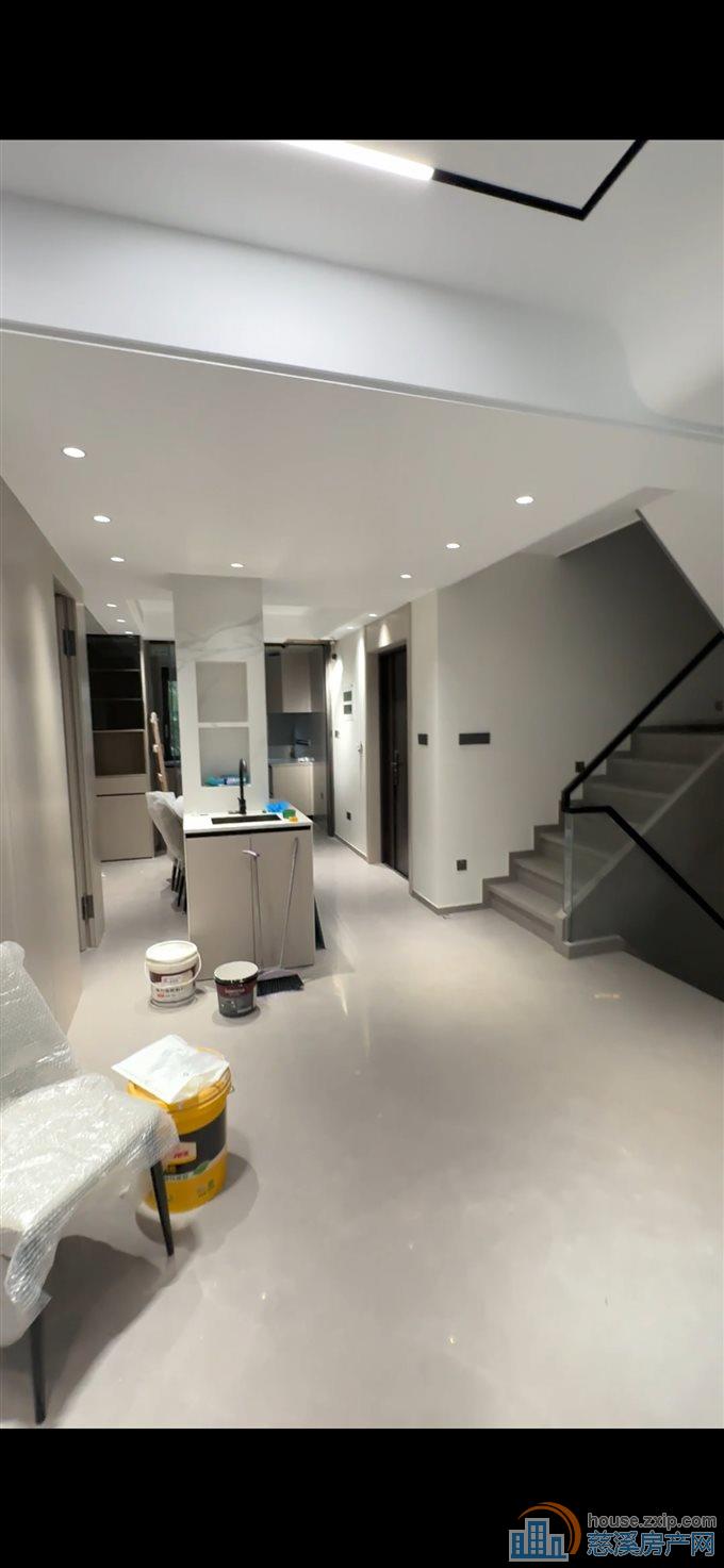 上层叠墅带露台 送车位260万 文锦板块