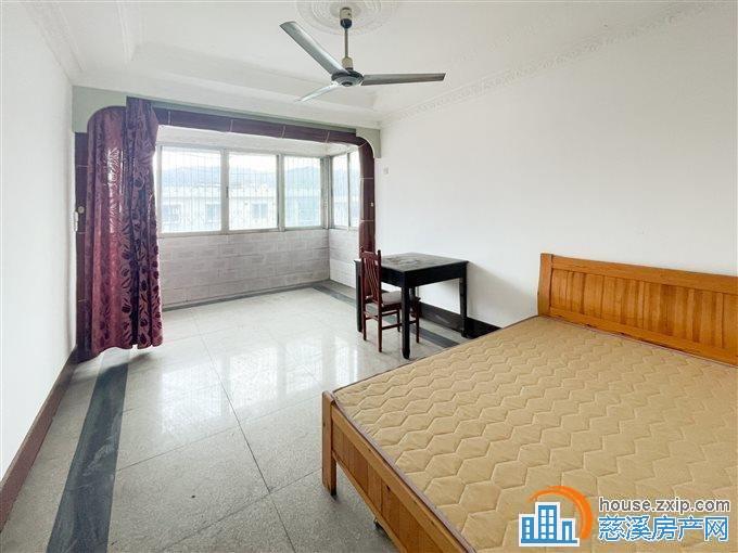 施山综合楼106平73万单价6千5