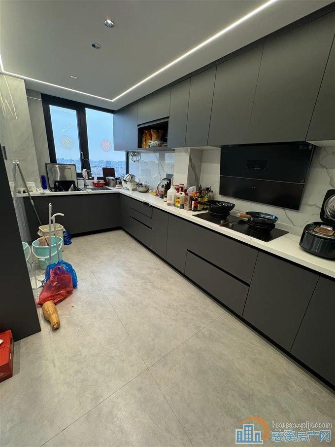 新上房源江滨之城196平豪装送车位满两年