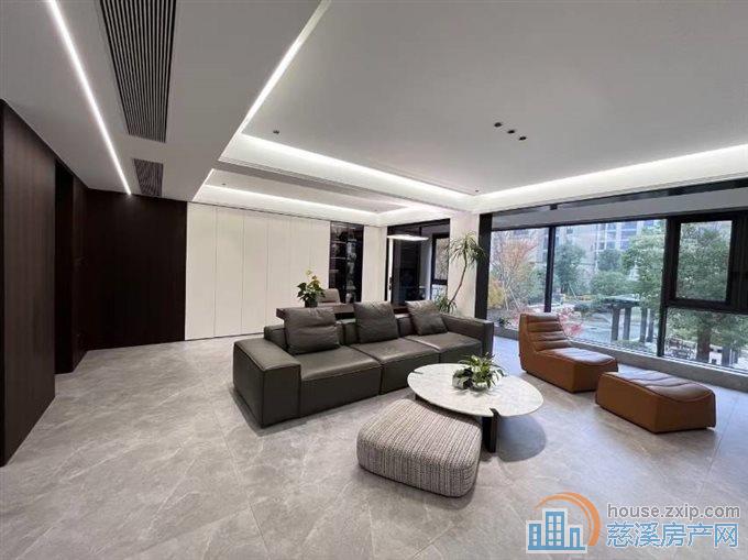溪上旦山府173平，LW位置东边