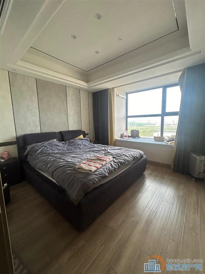 悦城玖号花园 现代精装 楼层好 东边套