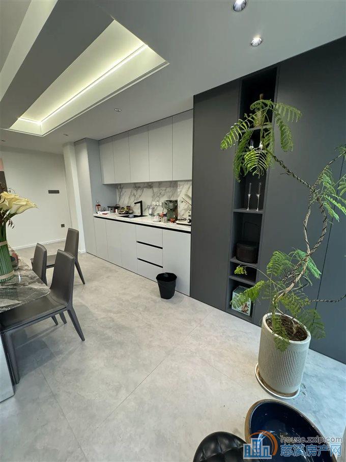 新上房源江滨之城196平豪装送车位满两年