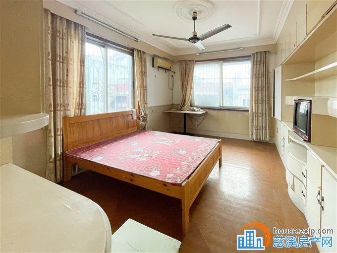 施山综合楼106平73万单价6千5