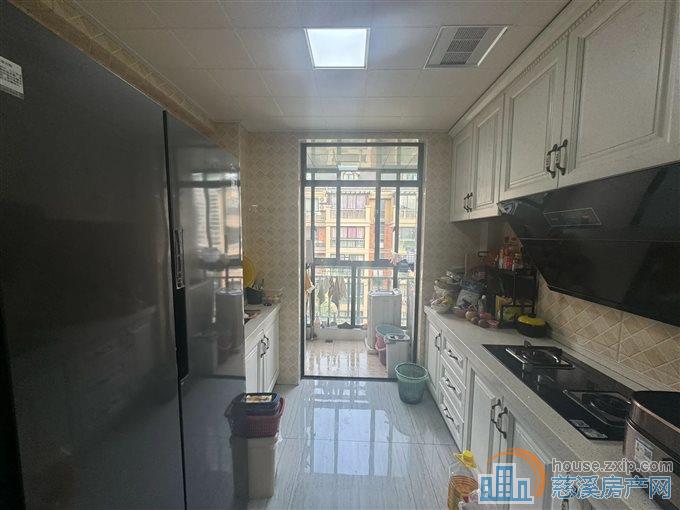 城市桃源87平精装保养很好103.8万