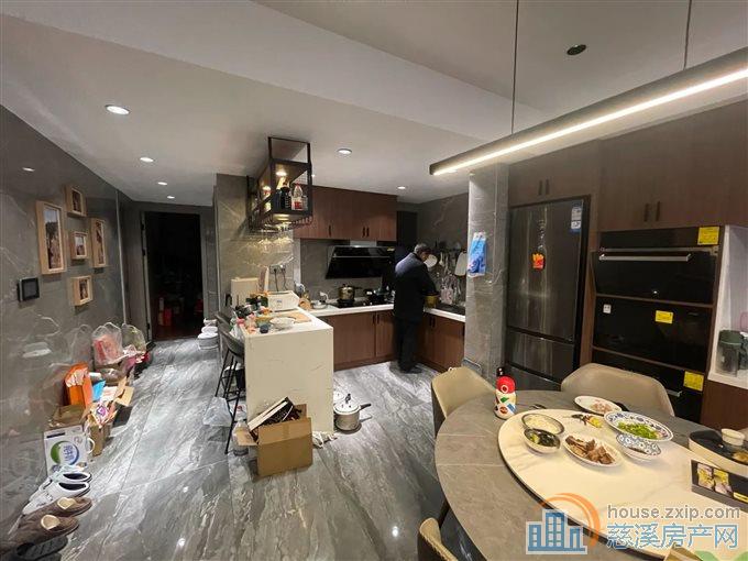 绿城惠园120平精装带车位地暖146.8