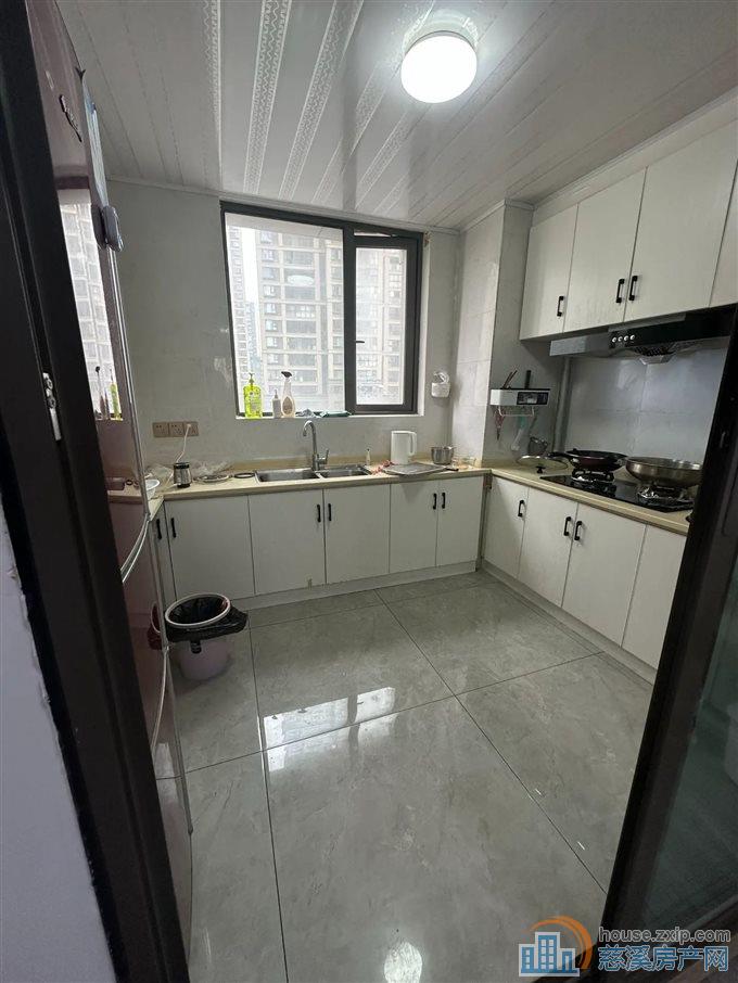 悦华府142平 208万 独门独户 简装