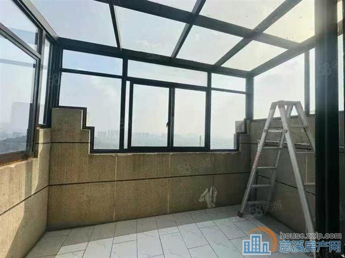 嘉景园顶楼137平精装有车位储藏间