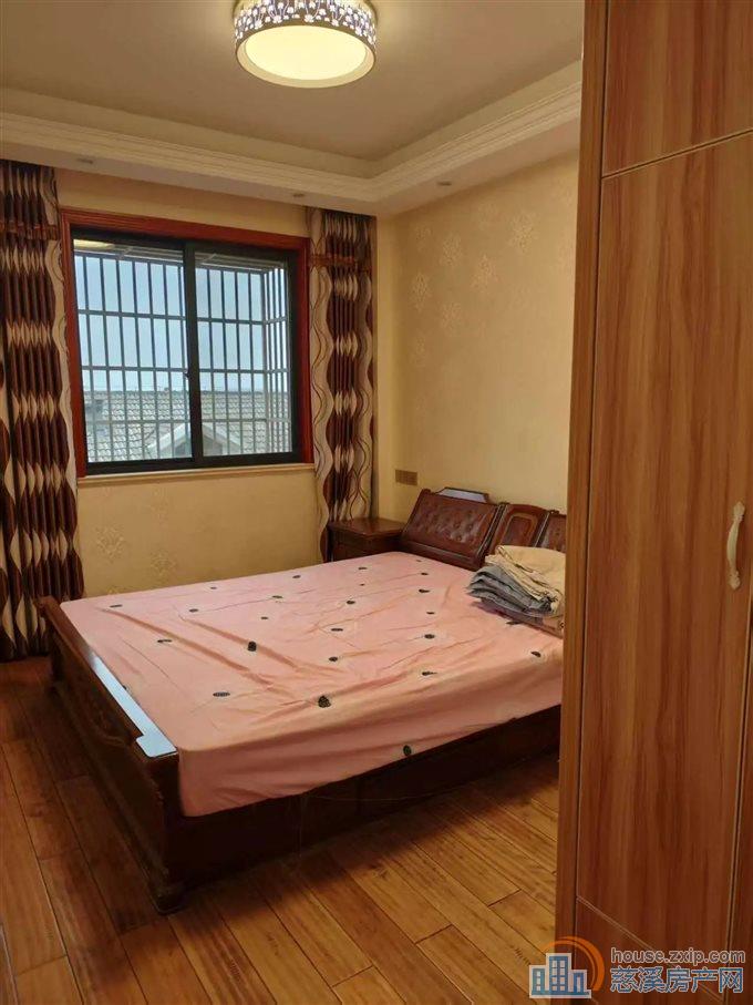  兴隆苑122平139.8万带车位杂物间