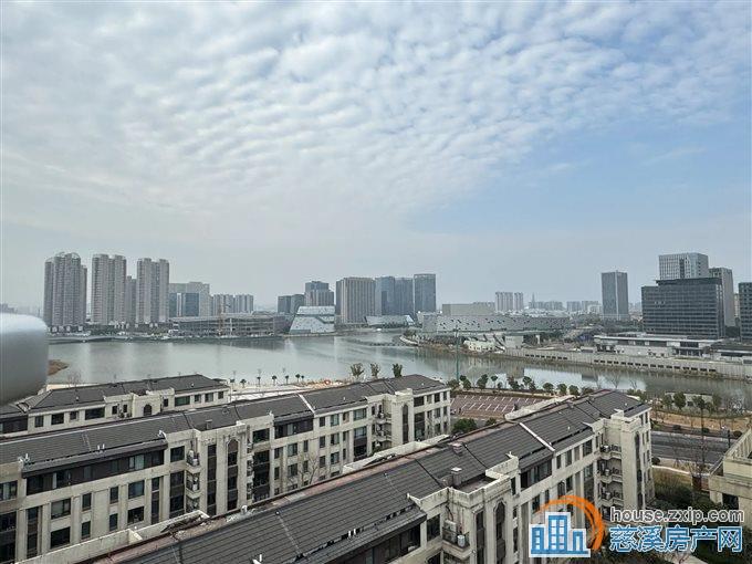 湖心半岛湖景房 127平精装305万