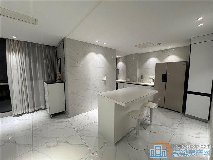 特价：伊顿花苑 黄金楼层大平层精装全送