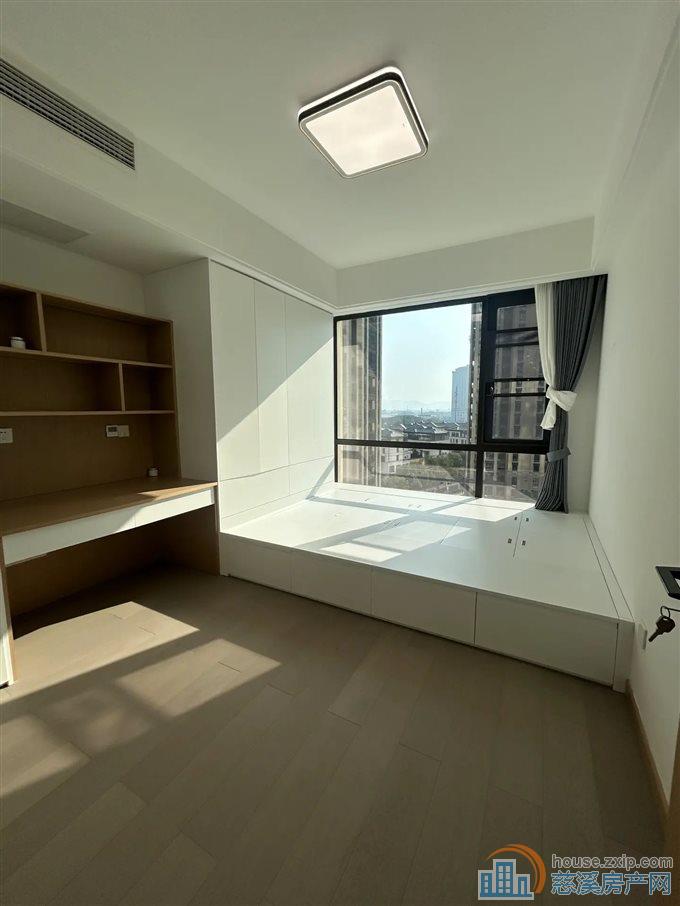 江景苑 240平 精装 双车位双储物间