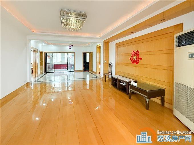 三北公寓 精装 四间朝南 带朝南大车库