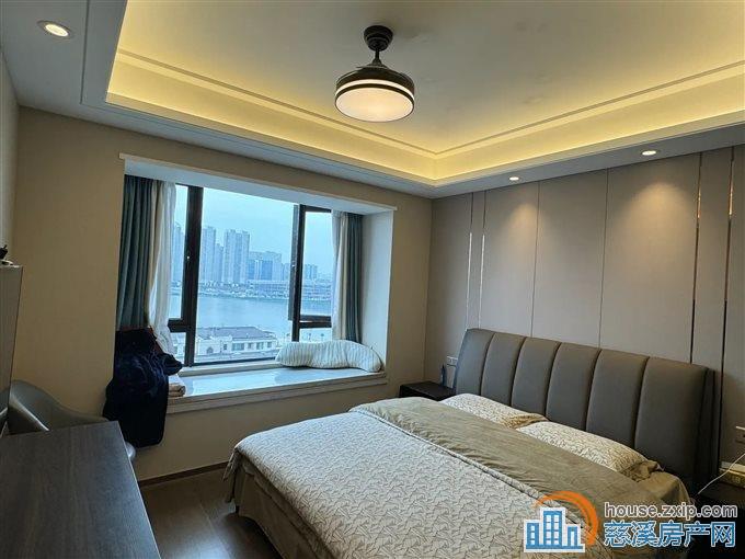 湖心半岛湖景房 127平精装305万