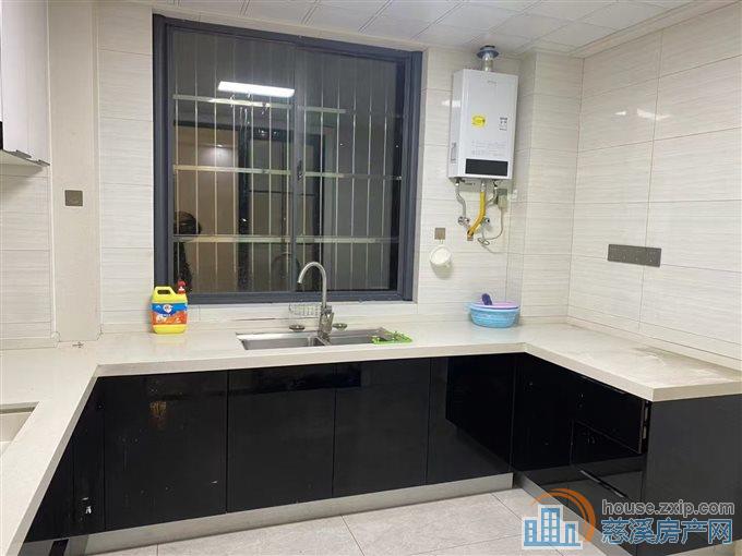 兴隆苑多层3楼142平精装150万