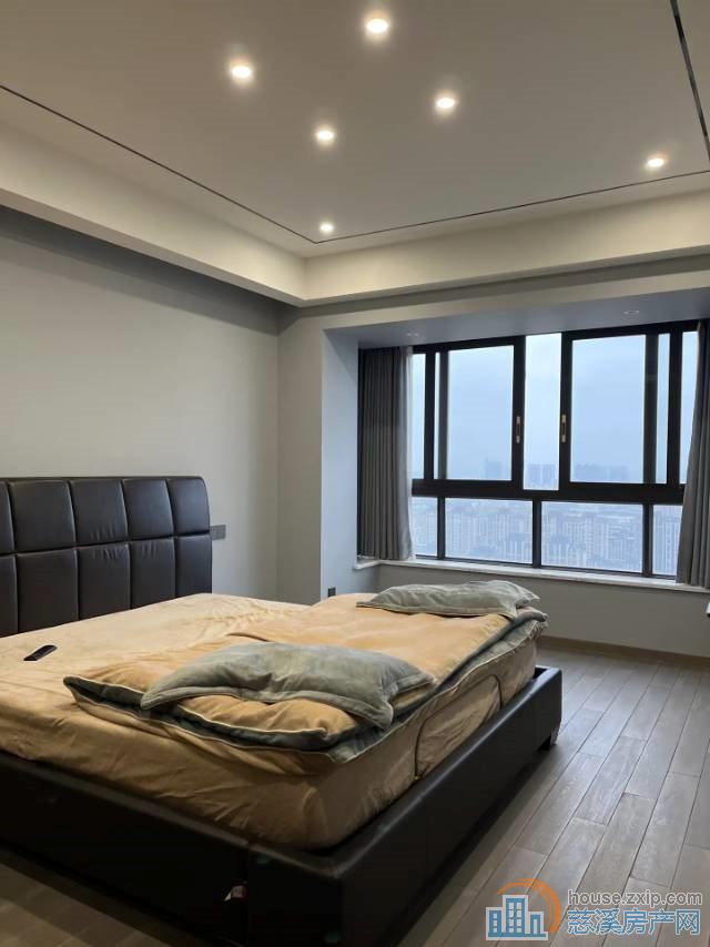 天誉华府 143平 259万