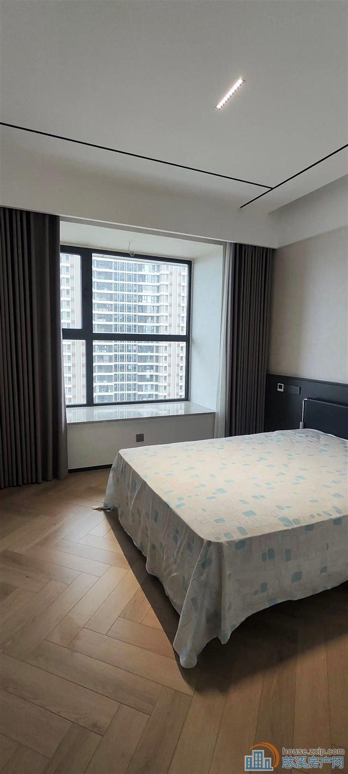 花样年带车位豪装未入住172平530万