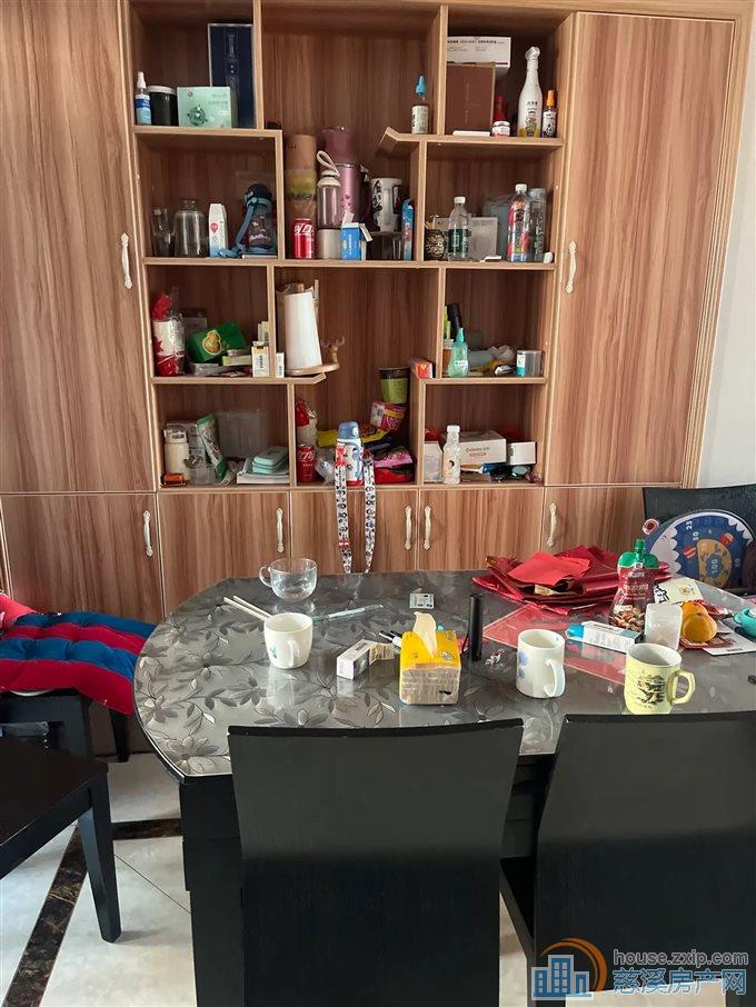 兴隆苑带车位杂物间精装修122平150万