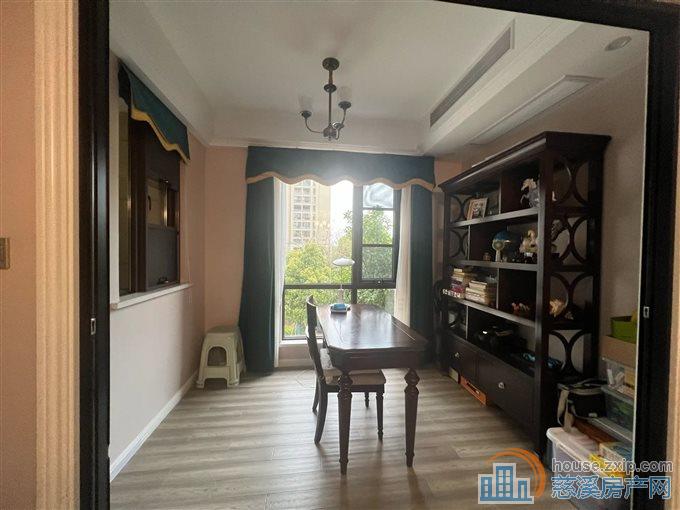 峙山庄园180平220万带车位豪装