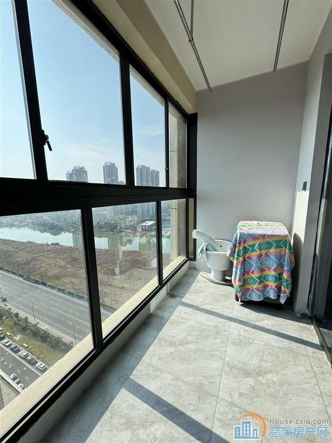 观湖佳苑93平139万视野开阔