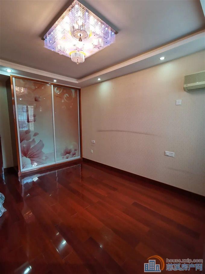 名仕园 84.7平75万精装3房杂物间