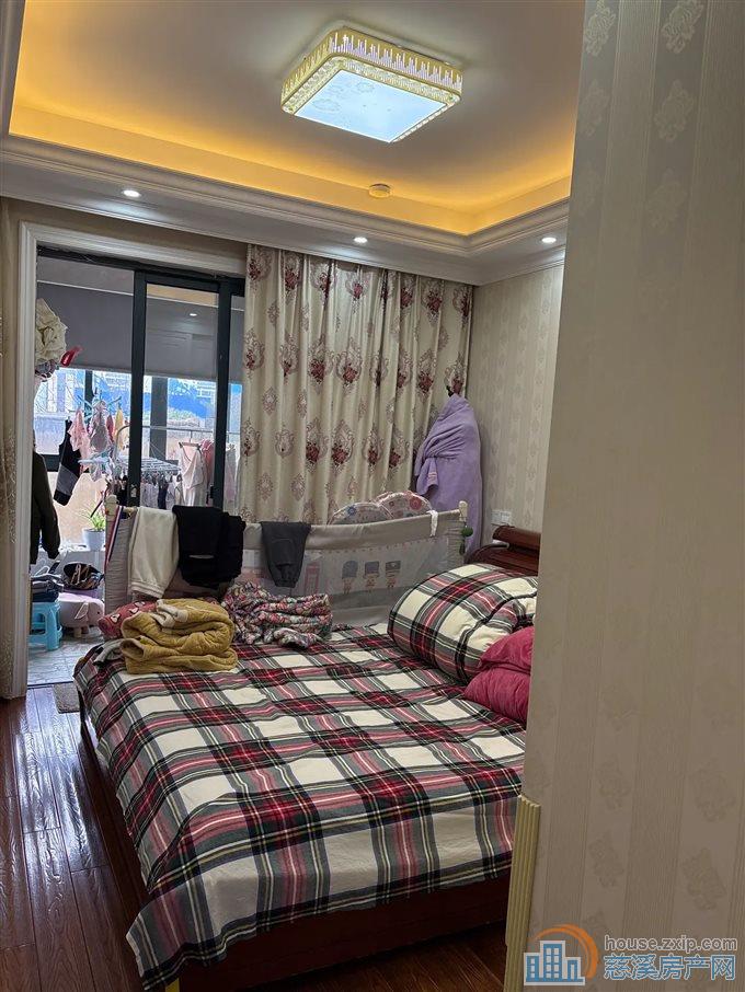 绿德家园 精装125平方135万带车位