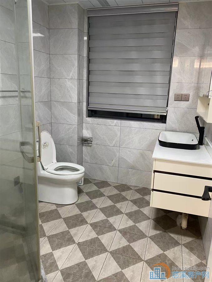 兴隆苑多层3楼142平精装150万