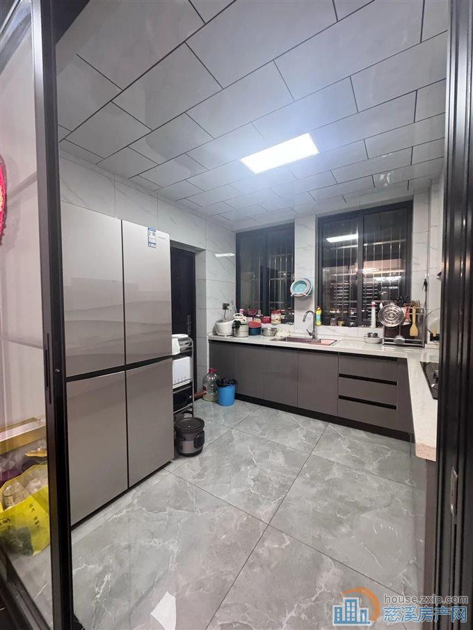 鸣北小区 精装154平185万带车位