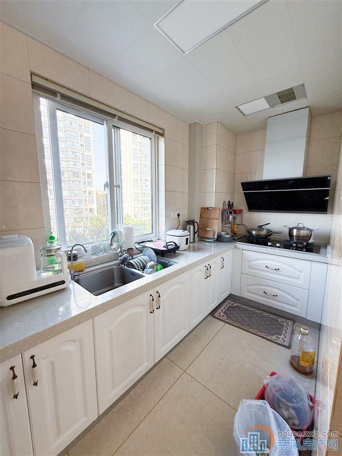 金仕华庭 精装122平方232万车位