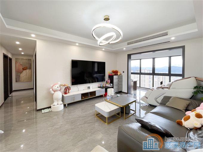 悦华府  精装边套 全天采光 满两年